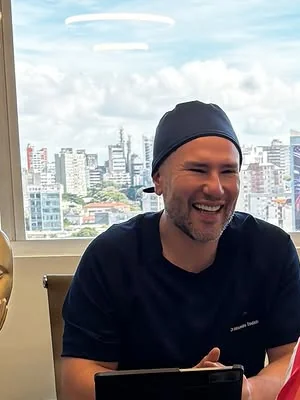 Dr. Alexandre Trindade, na Clínica Living